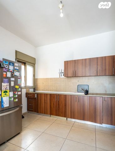 דירה, דרור 11, חלומות זכרון, זכרון יעקב