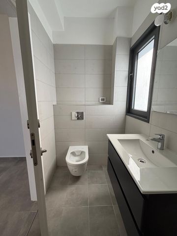 דירה, הרב הרצוג 8, צפון מערב מרכז העיר, נתניה