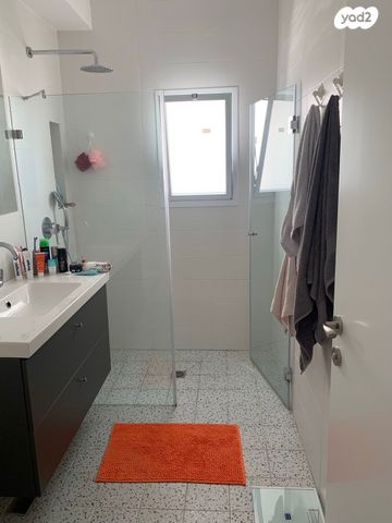 דירה, קרייתי 28, לב העיר, בת ים