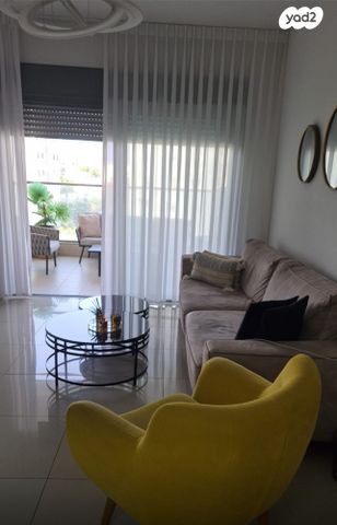 שושנה דמארי 24