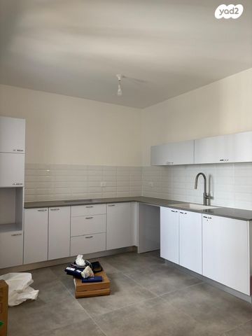 דירה, הרב הרצוג 8, צפון מערב מרכז העיר, נתניה