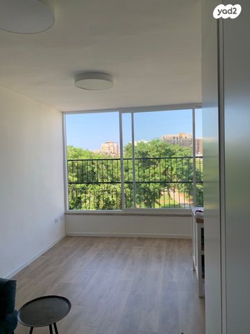 דירה, קרייתי 28, לב העיר, בת ים