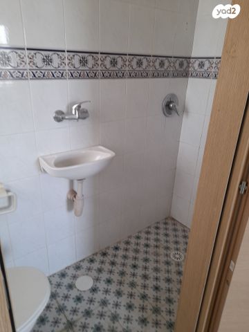 גג/ פנטהאוז, אדמונית 24, גני אביב, לוד