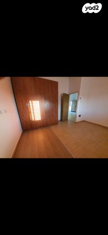 יחידת דיור, העורב 12, חבר, חבר