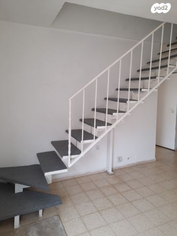 גג/ פנטהאוז, אדמונית 24, גני אביב, לוד