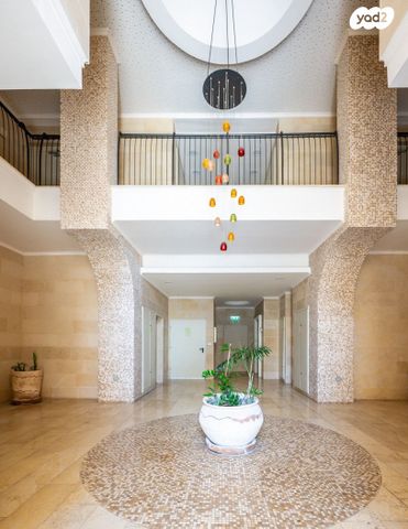 דירה, דרור 11, חלומות זכרון, זכרון יעקב