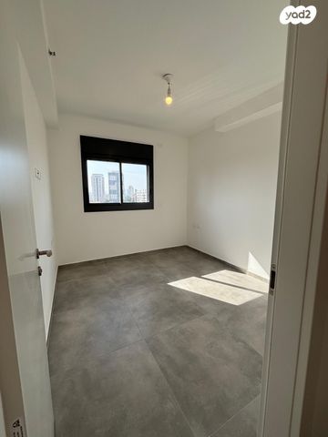 דירה, הרב הרצוג 8, צפון מערב מרכז העיר, נתניה