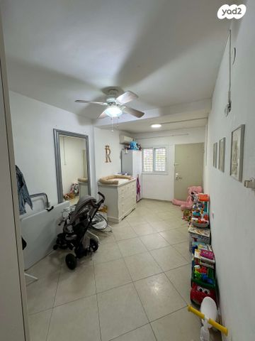 דירת גן, הכנסת 2, רסקו ב', חולון