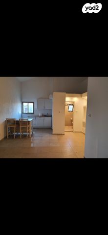 יחידת דיור, העורב 12, חבר, חבר