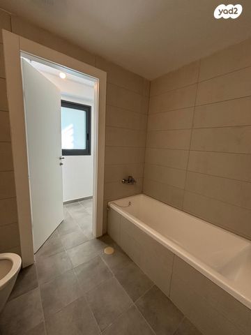 דירה, הרב הרצוג 8, צפון מערב מרכז העיר, נתניה