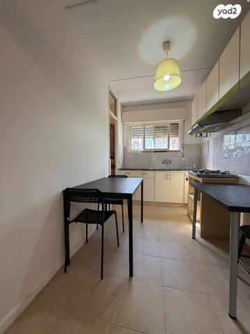 דירה, י.ל. פרץ 2, צור שלום, קרית ביאליק