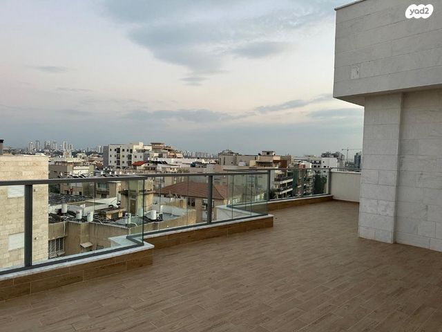 גג/ פנטהאוז, טיומקין 6, ראשונים, ראשון לציון