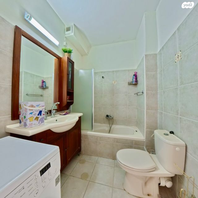 דו משפחתי, יהודה אליצור, ירושלים