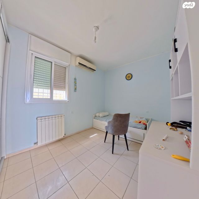 דו משפחתי, יהודה אליצור, ירושלים