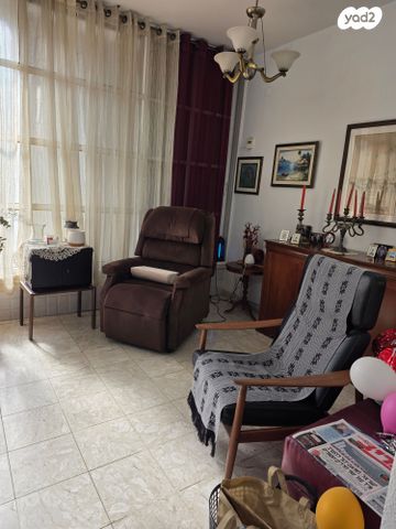 דו משפחתי, ד"ר גרשון ציפר, חיפה