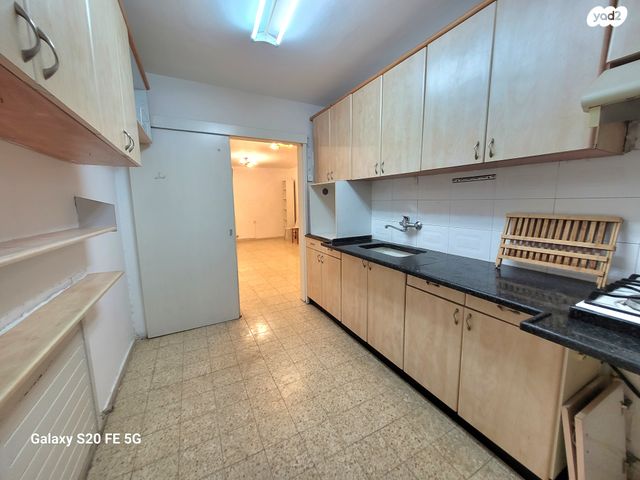 דירה, מרדכי אלקחי, ארמון הנציב, תלפיות מזרח, ירושלים