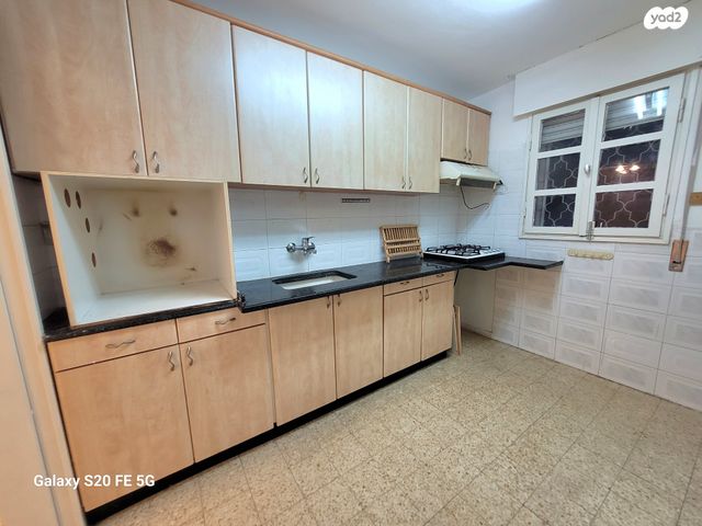 דירה, מרדכי אלקחי, ארמון הנציב, תלפיות מזרח, ירושלים