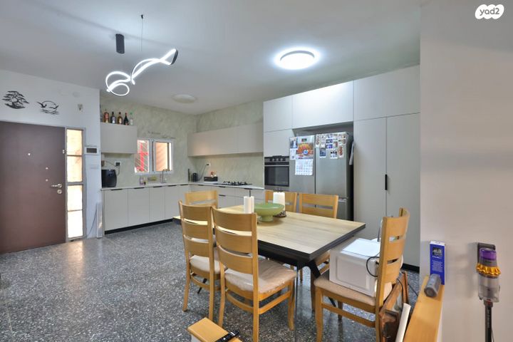 דירת גן, חיים, קרית ביאליק