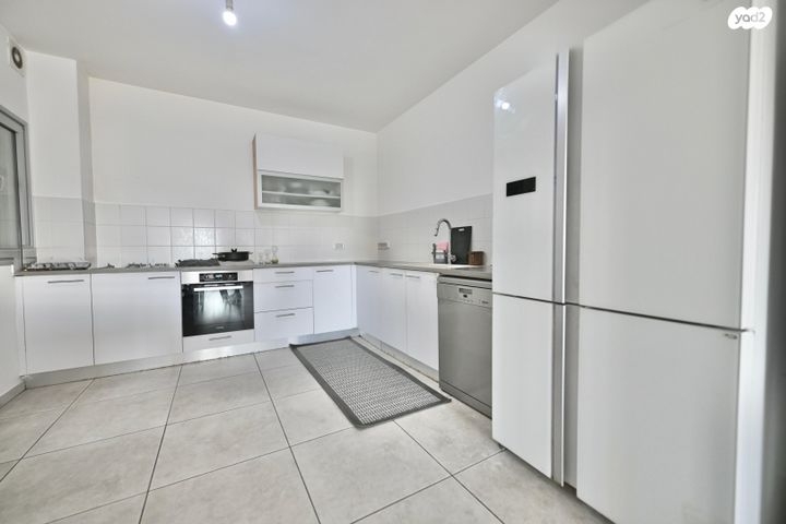 שולמית אלוני 