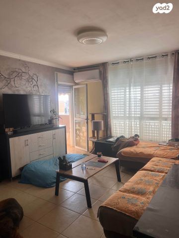 דירה, שדרות מנחם בגין 15, נווה דקלים, אשקלון