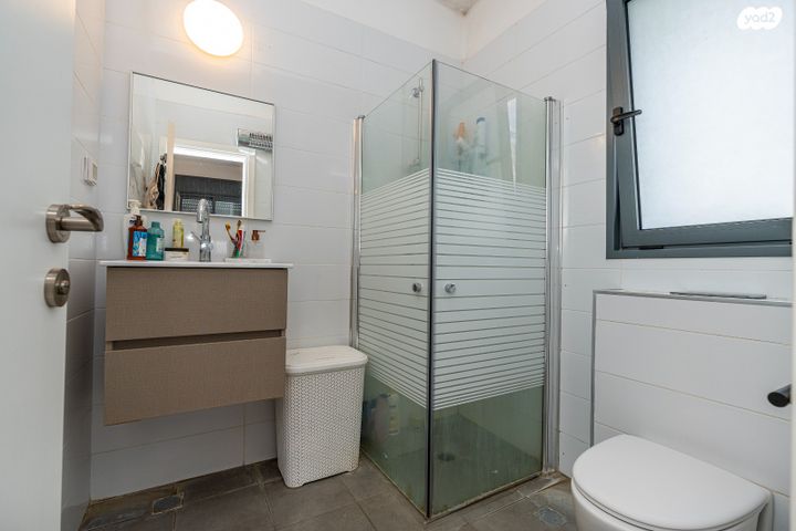 דירה, מאיר עמית, נווה אור, אור עקיבא