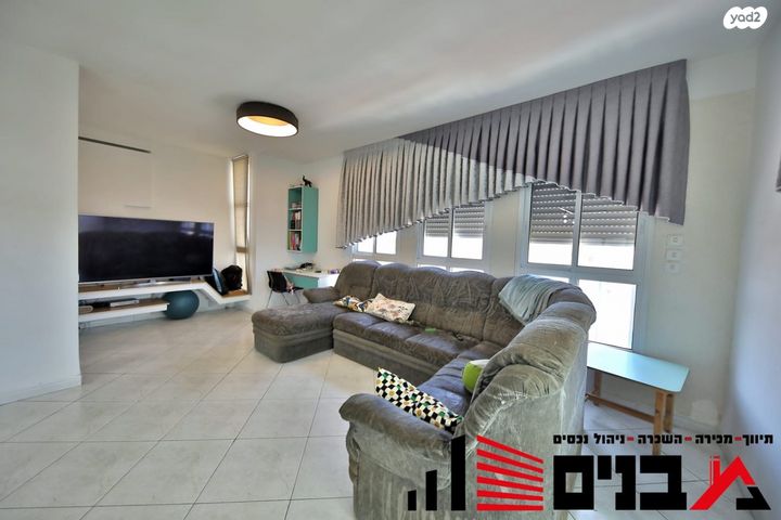 גג/ פנטהאוז, שדרות הרברט ליהמן 11, קרית ים