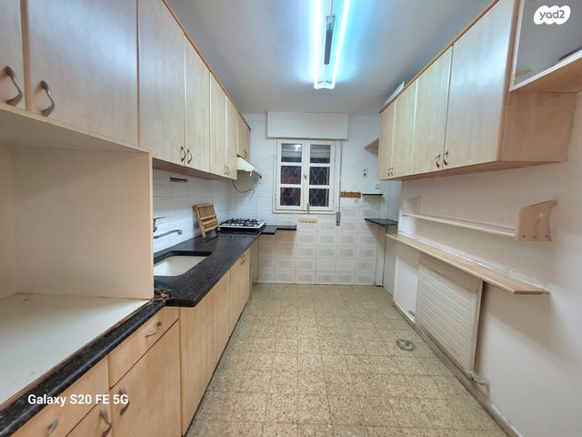 דירה, מרדכי אלקחי, ארמון הנציב, תלפיות מזרח, ירושלים