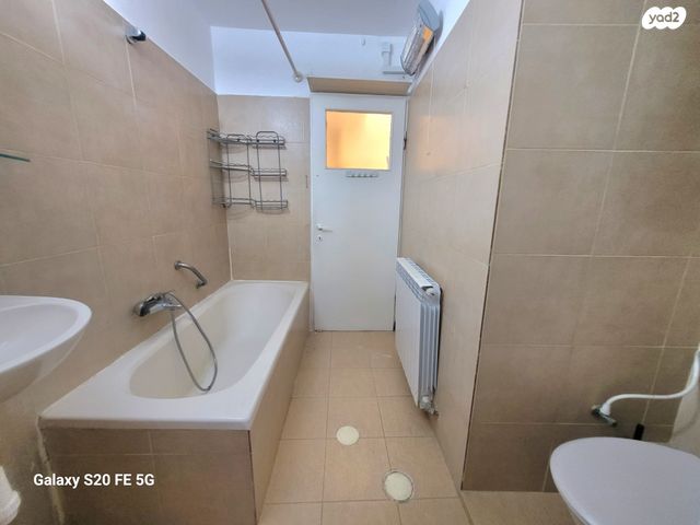 דירה, מרדכי אלקחי, ארמון הנציב, תלפיות מזרח, ירושלים