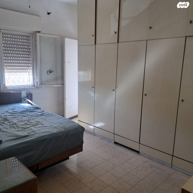 דירה, אחד העם 8, חדרה