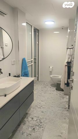 דירה, גרשון אבנר, ארמון הנציב, תלפיות מזרח, ירושלים