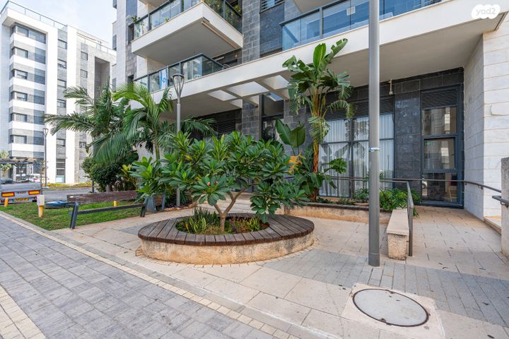 דירה, מאיר עמית, נווה אור, אור עקיבא