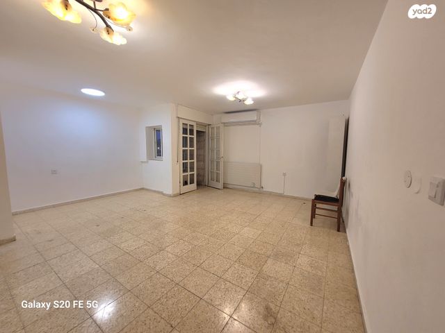 דירה, מרדכי אלקחי, ארמון הנציב, תלפיות מזרח, ירושלים