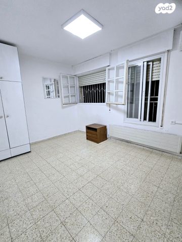 דירה, מרדכי אלקחי, ארמון הנציב, תלפיות מזרח, ירושלים