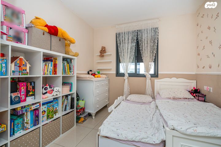 דירה, מאיר עמית, נווה אור, אור עקיבא