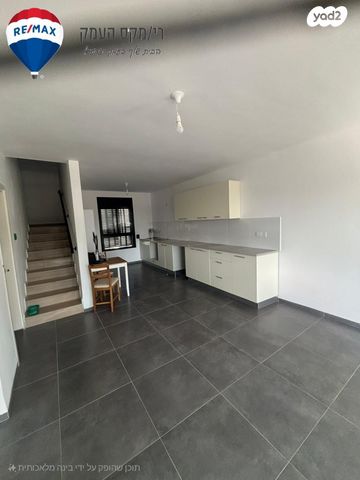 גג/ פנטהאוז, מגדל העמק