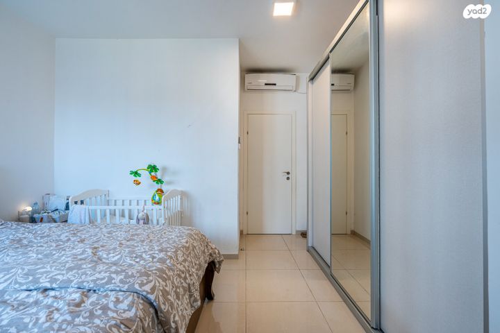 דירה, מאיר עמית, נווה אור, אור עקיבא