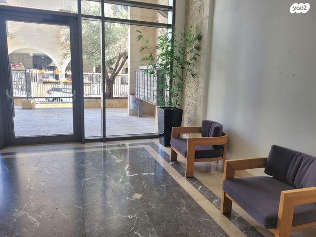 דירה, גרשון אבנר, ארמון הנציב, תלפיות מזרח, ירושלים