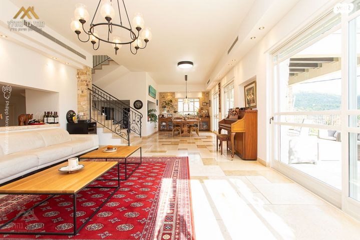 הוד הכרמל, דניה