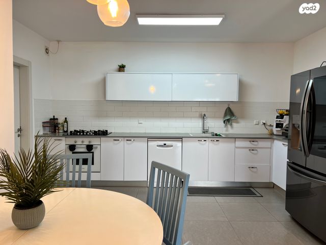 דירה, ש"י עגנון 11, נאות שמיר, יבנה