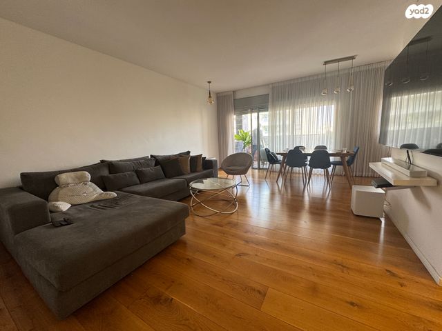 דירה, יטקובסקי אחים, כפר גנים ג, פתח תקווה