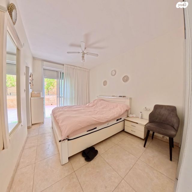 דו משפחתי, יהודה אליצור, ירושלים