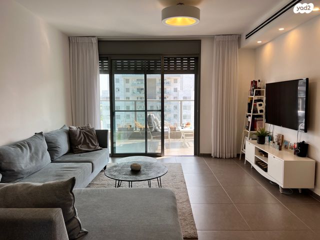 דירה, ש"י עגנון 11, נאות שמיר, יבנה