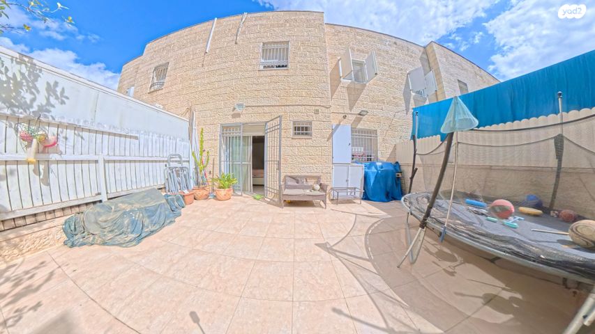 דו משפחתי, יהודה אליצור, ירושלים