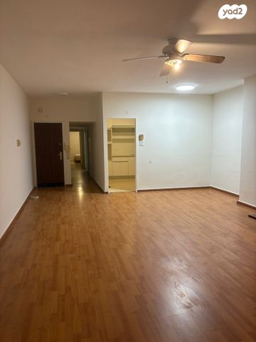 דירה, רמב"ם, ראשון לציון