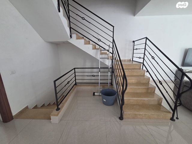 דו משפחתי, שניר, כפיר יוסף, אלפי מנשה