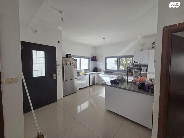 דו משפחתי, שניר, כפיר יוסף, אלפי מנשה