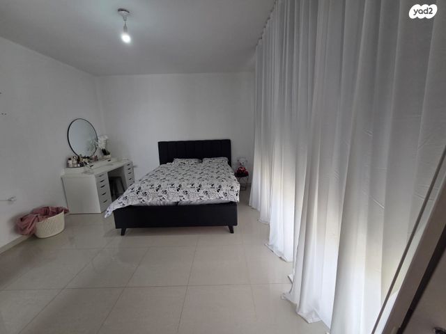 דו משפחתי, שניר, כפיר יוסף, אלפי מנשה