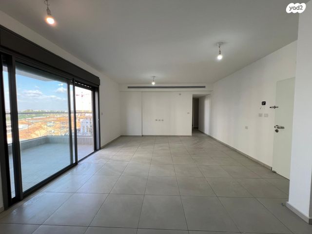 לאה גולדברג 10