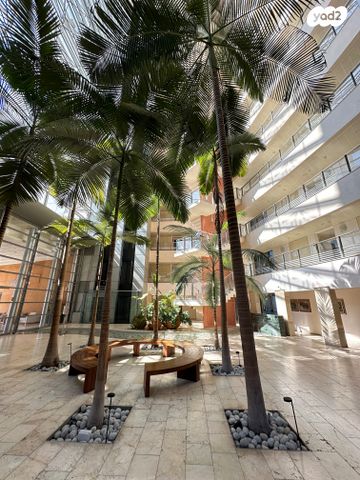 דירה, הרצליה