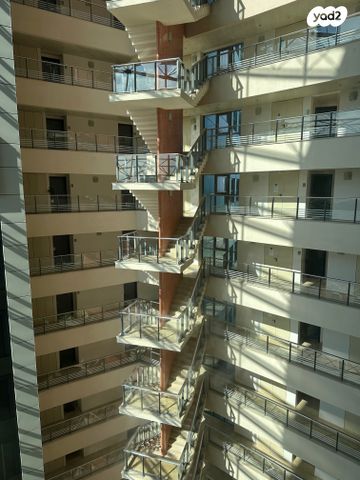 דירה, הרצליה